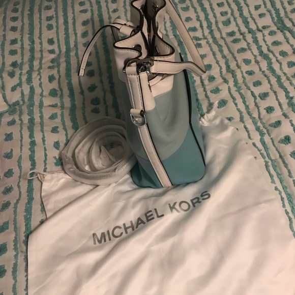 Michael Kors BRAND NEW bucket purse! - Picture 3 of 8